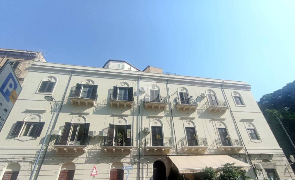 appartamento in vendita a Palermo in zona Politeama
