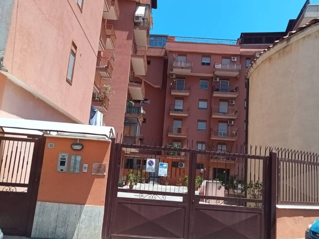 appartamento in vendita a Palermo in zona Malaspina/Palagonia