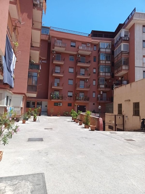 appartamento in vendita a Palermo in zona Zisa
