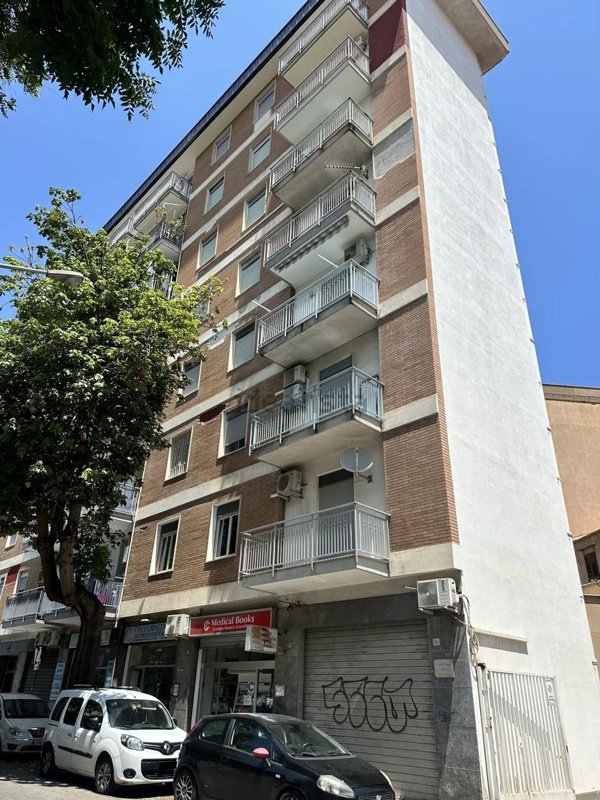 locale commerciale in vendita a Palermo in zona Oreto