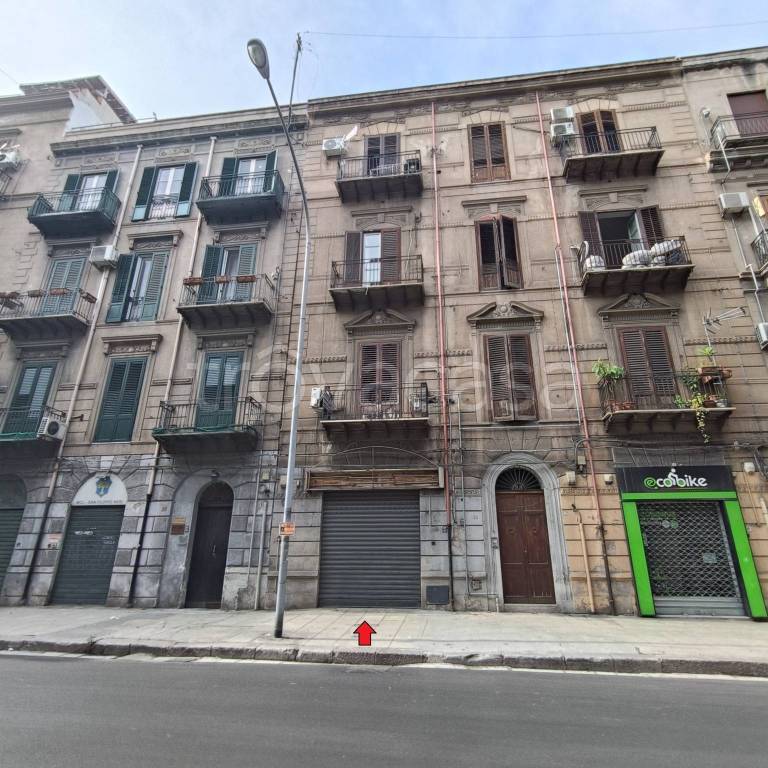 negozio in vendita a Palermo in zona Zisa