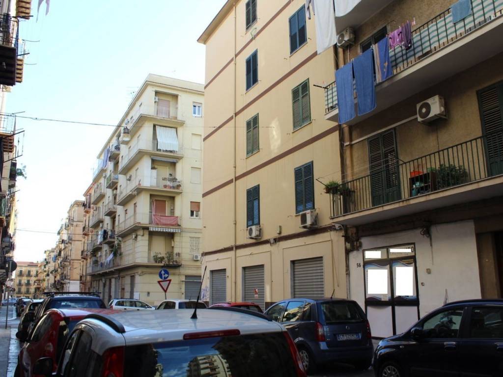negozio in vendita a Palermo in zona Montegrappa / Santa Rosalia