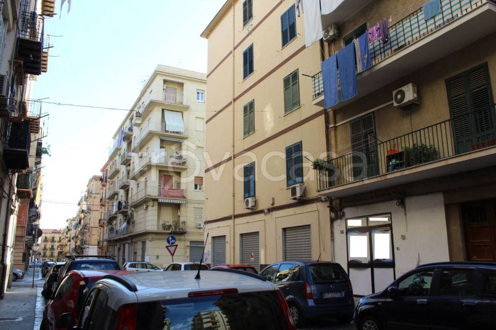 negozio in vendita a Palermo in zona Montegrappa / Santa Rosalia