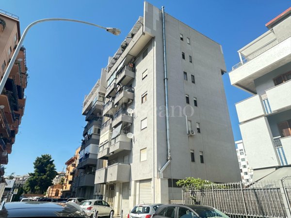 appartamento in vendita a Palermo in zona Malaspina/Palagonia