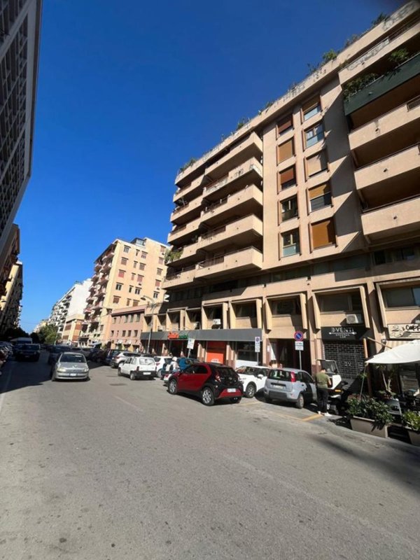 appartamento in vendita a Palermo in zona Politeama