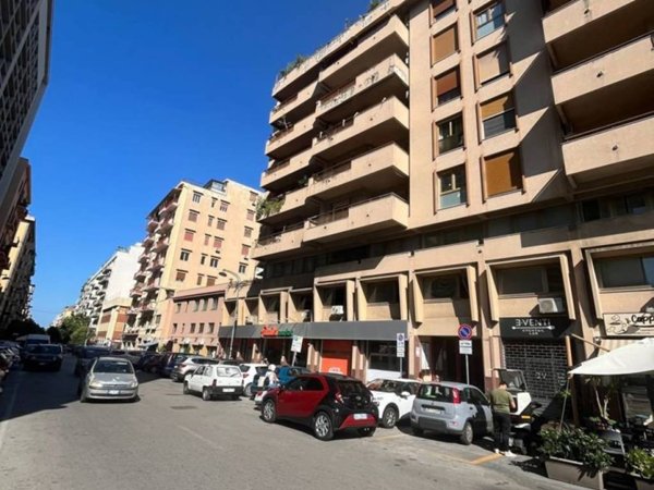 appartamento in vendita a Palermo in zona Politeama