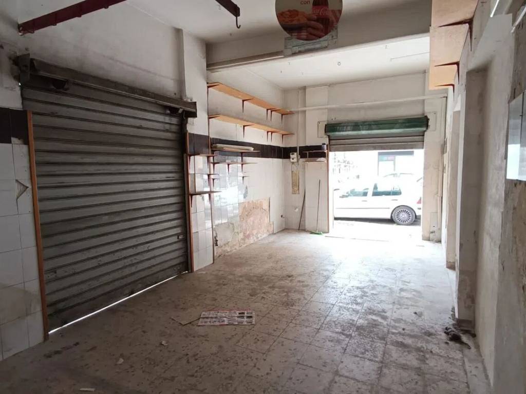 negozio in vendita a Palermo in zona Malaspina/Palagonia