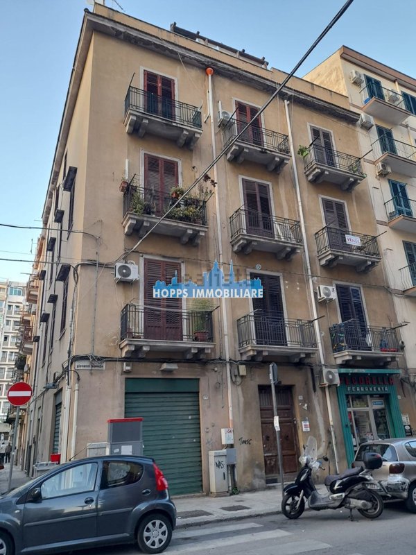 appartamento in vendita a Palermo in zona Malaspina/Palagonia