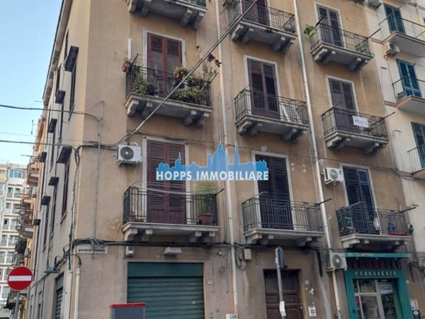 appartamento in vendita a Palermo in zona Zisa