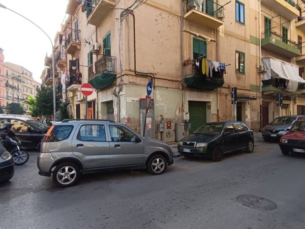 appartamento in vendita a Palermo in zona Malaspina/Palagonia