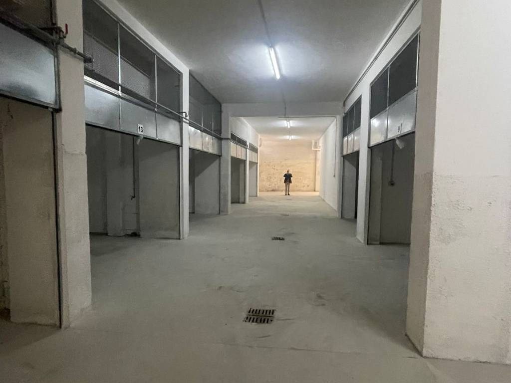 locale di sgombero in vendita a Palermo in zona Cruillas