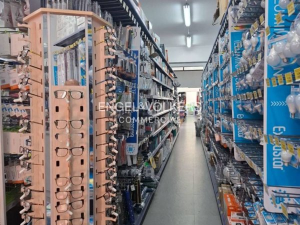 negozio in vendita a Palermo in zona Borgo Nuovo