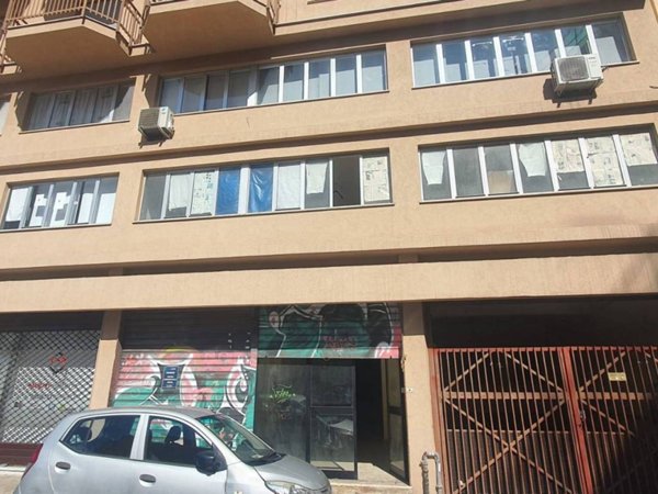 negozio in vendita a Palermo in zona Malaspina/Palagonia