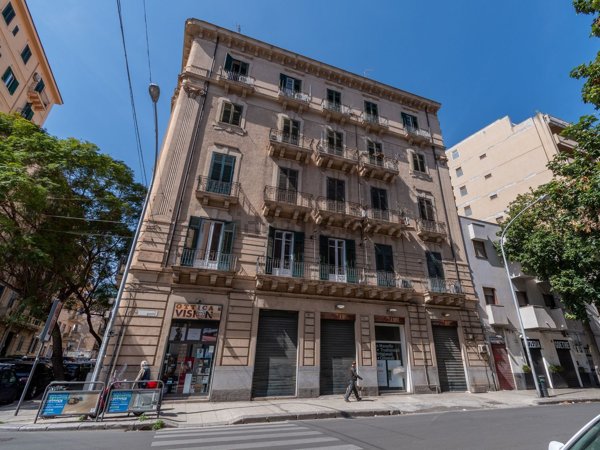 negozio in vendita a Palermo in zona Libertà