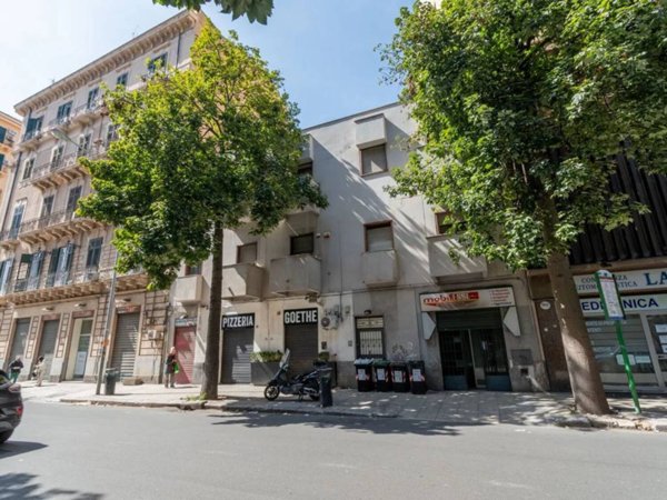 negozio in vendita a Palermo in zona Zisa