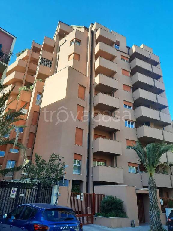 appartamento in vendita a Palermo in zona Zisa