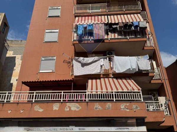 appartamento in vendita a Palermo in zona Malaspina/Palagonia