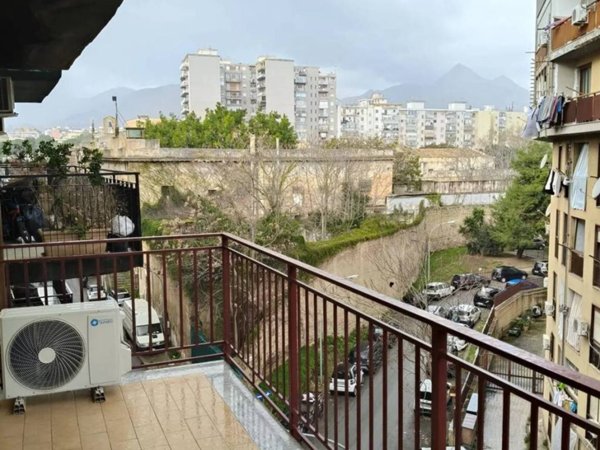 appartamento in vendita a Palermo in zona Zisa
