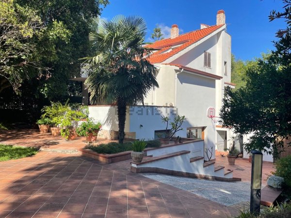 casa indipendente in vendita a Palermo in zona Tommaso Natale