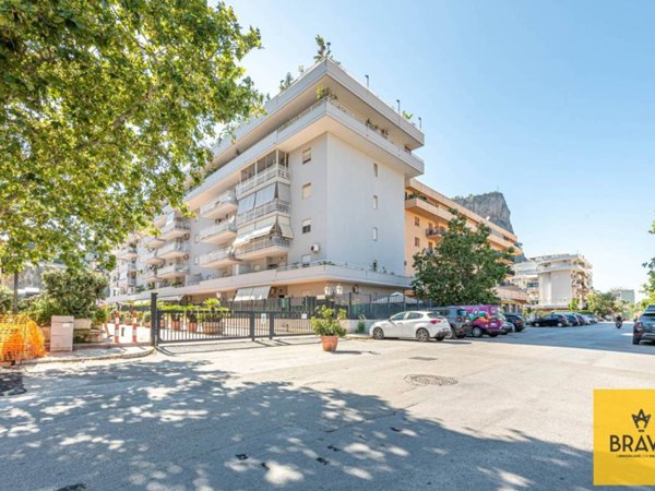 appartamento in vendita a Palermo in zona Arenella/Vergine Maria