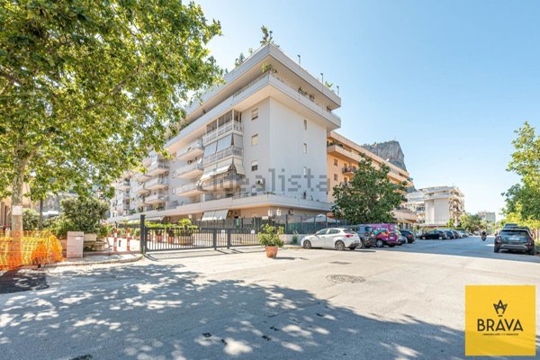 appartamento in vendita a Palermo in zona Arenella/Vergine Maria