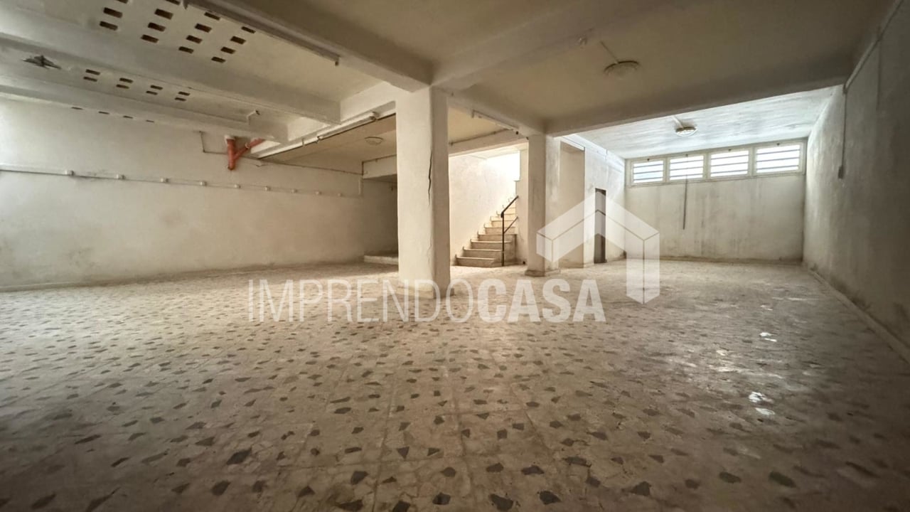 negozio in vendita a Palermo in zona Arenella/Vergine Maria