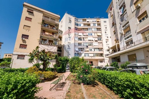 appartamento in vendita a Palermo in zona Zisa