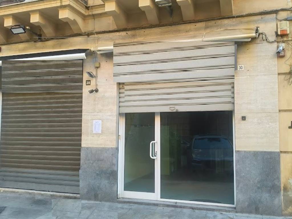 negozio in vendita a Palermo in zona Politeama