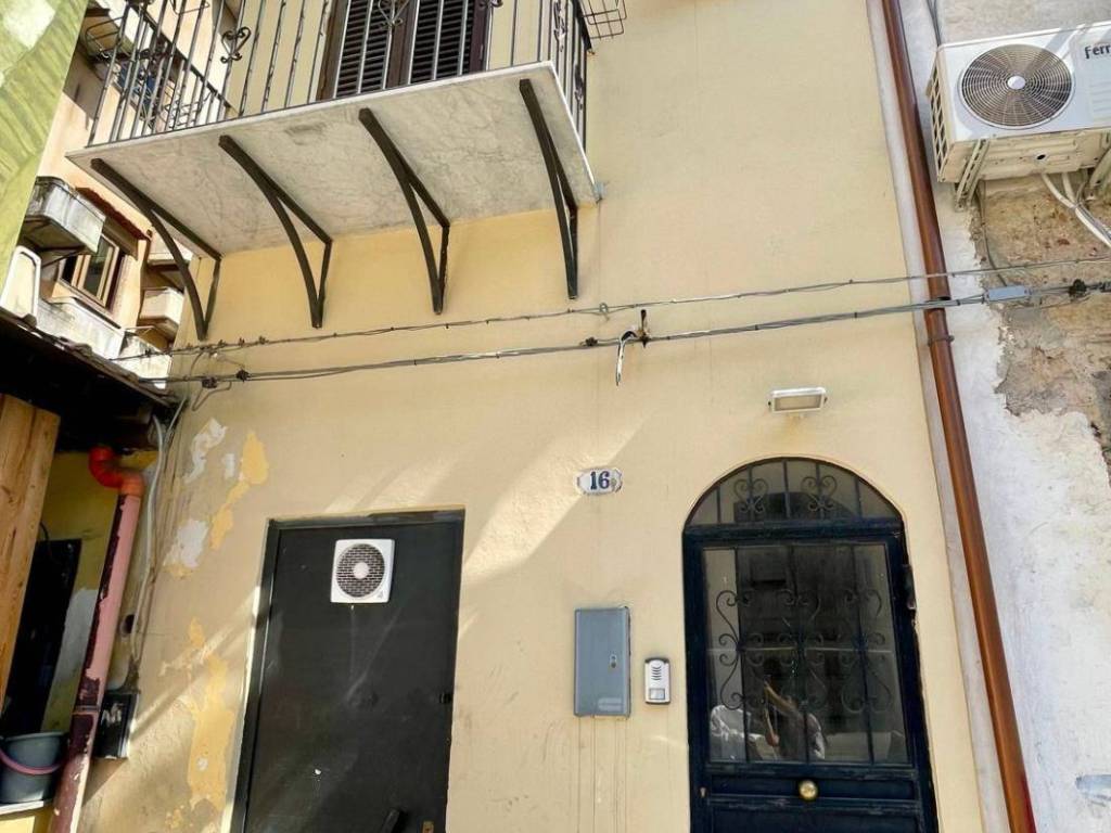 intera palazzina in vendita a Palermo in zona Centro storico