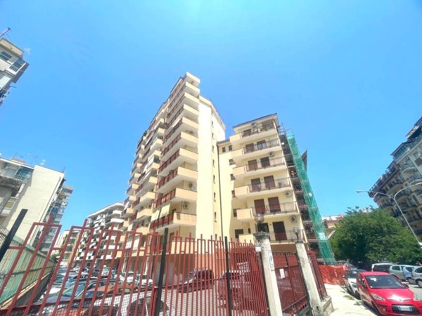 appartamento in vendita a Palermo in zona Malaspina/Palagonia