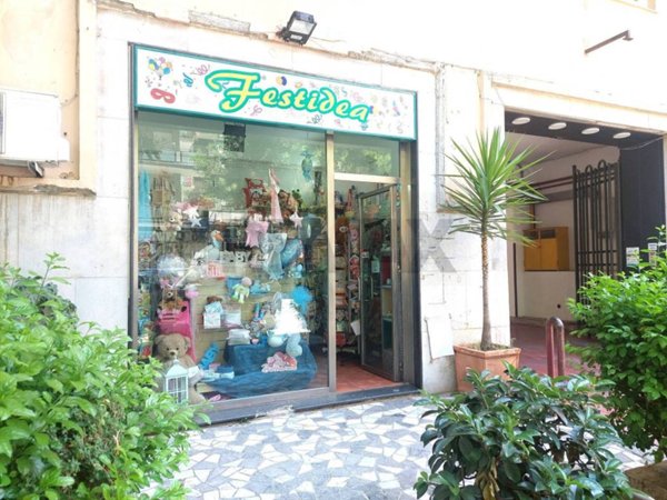 negozio in vendita a Palermo in zona Politeama