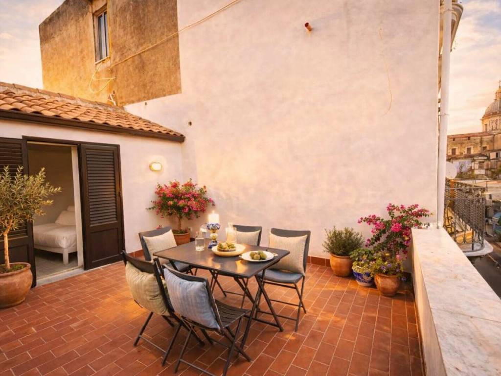 intera palazzina in vendita a Palermo in zona Centro storico
