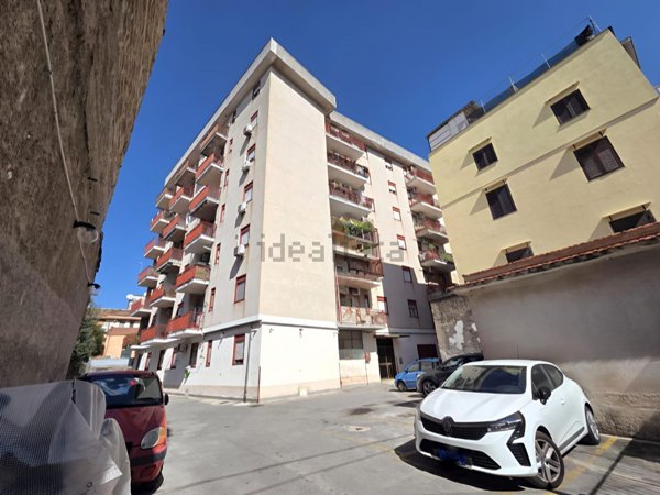 appartamento in vendita a Palermo in zona Zisa