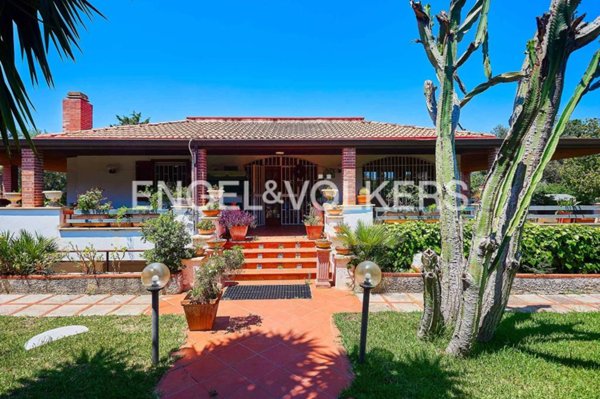 casa indipendente in vendita a Palermo in zona Mondello