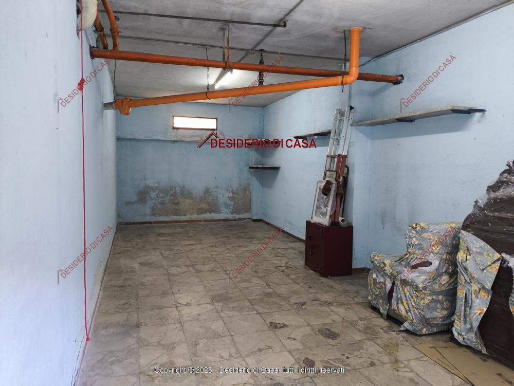 negozio in vendita a Palermo in zona Arenella/Vergine Maria