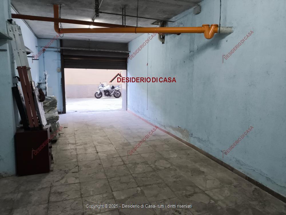 negozio in vendita a Palermo in zona Arenella/Vergine Maria