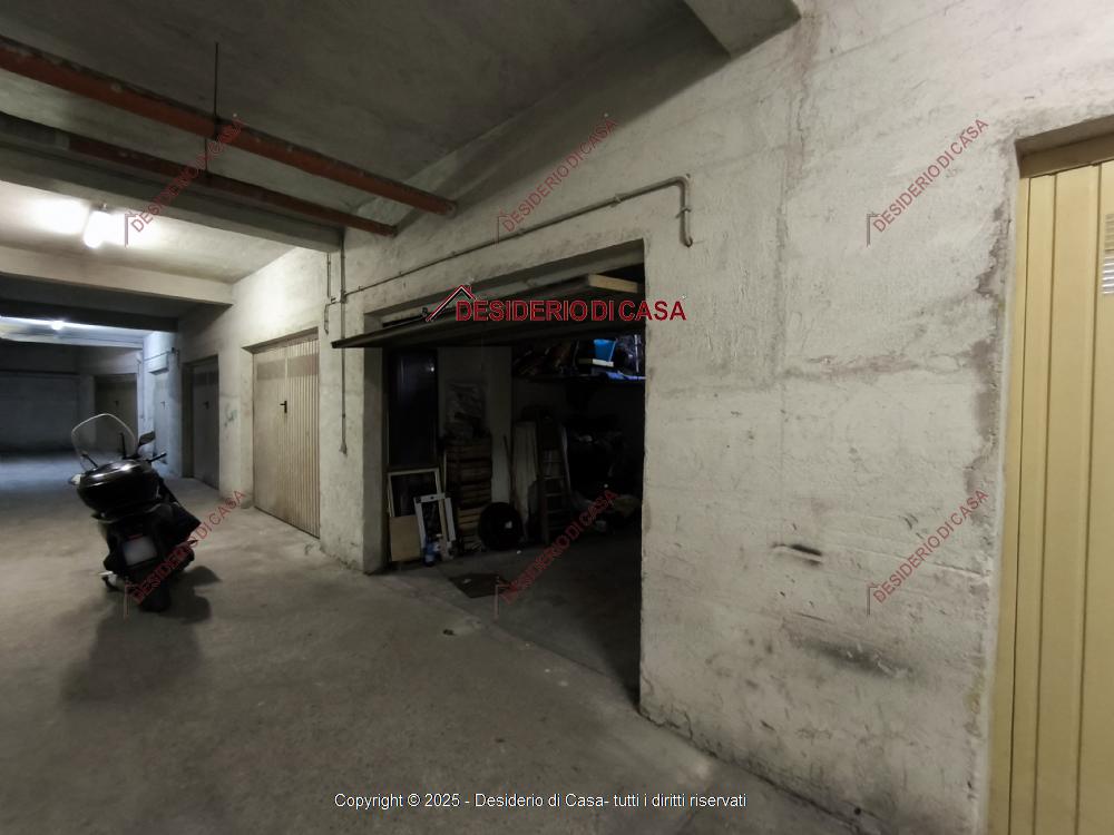 negozio in vendita a Palermo in zona Villagrazia/Falsomiele