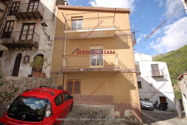 casa indipendente in vendita a Palermo in zona Borgo Nuovo