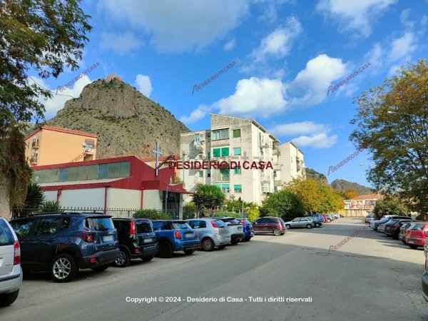 casa indipendente in vendita a Palermo in zona Libertà