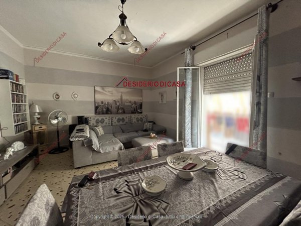 appartamento in vendita a Palermo in zona Malaspina/Palagonia