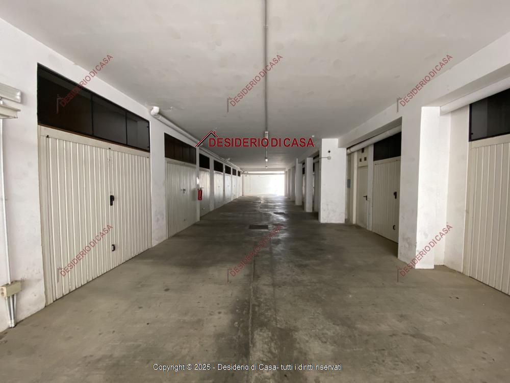 negozio in vendita a Palermo in zona Partanna
