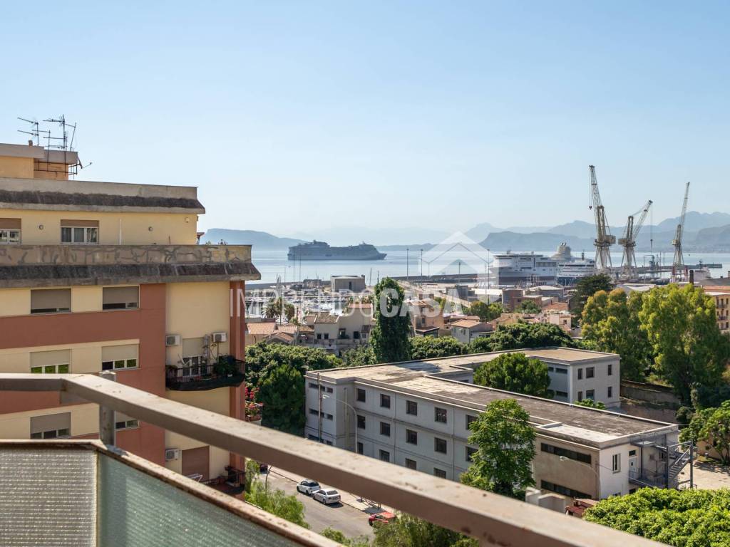 appartamento in vendita a Palermo in zona Arenella/Vergine Maria