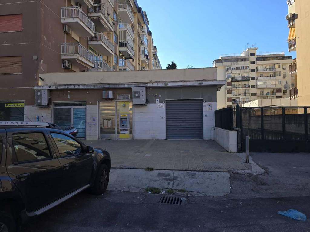 negozio in vendita a Palermo in zona Resuttana