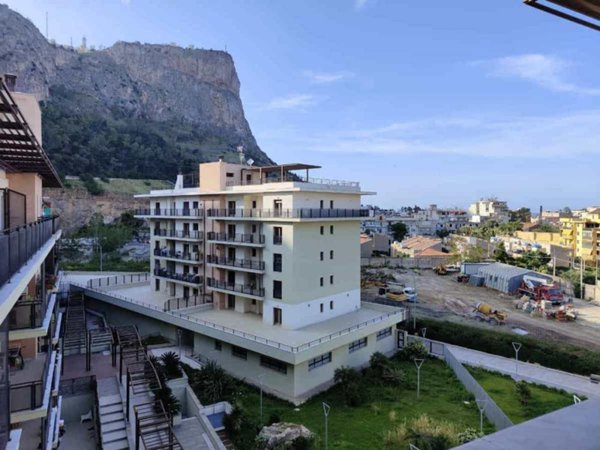 negozio in vendita a Palermo in zona Arenella/Vergine Maria