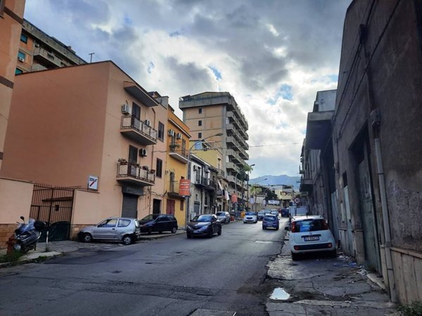 locale commerciale in vendita a Palermo in zona Croceverde