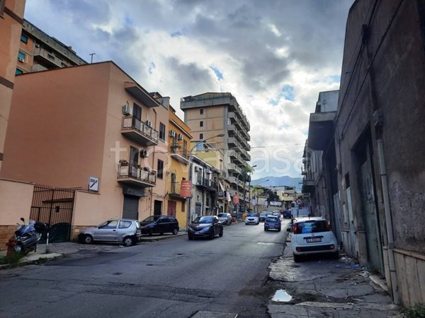 locale commerciale in vendita a Palermo in zona Croceverde