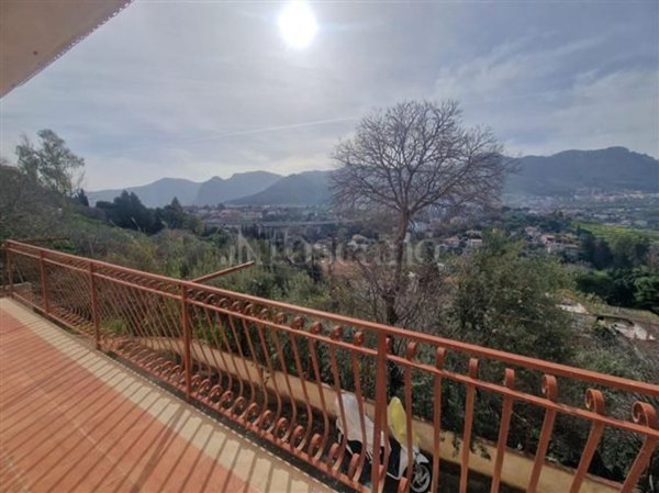 appartamento in vendita a Palermo in zona Mezzomonreale