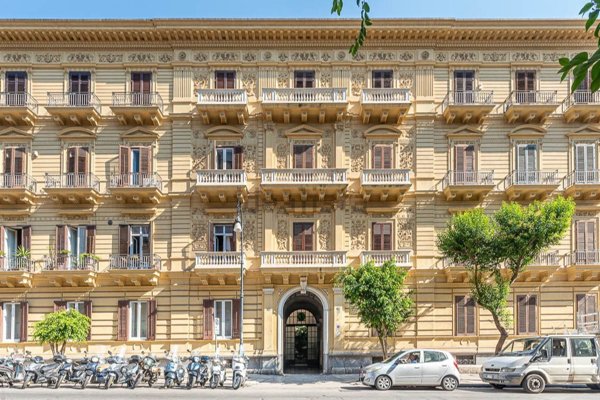 appartamento in vendita a Palermo in zona Politeama