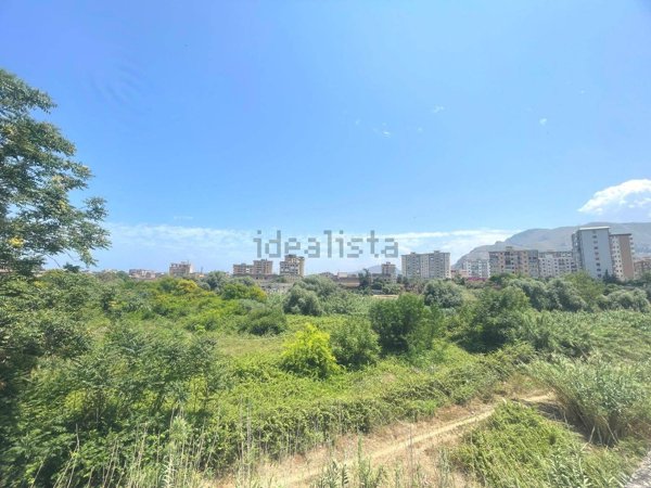 locale di sgombero in vendita a Palermo in zona Oreto