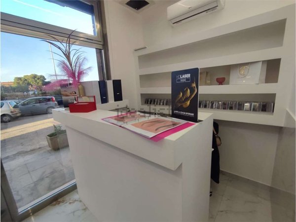 locale commerciale in vendita a Palermo in zona Oreto